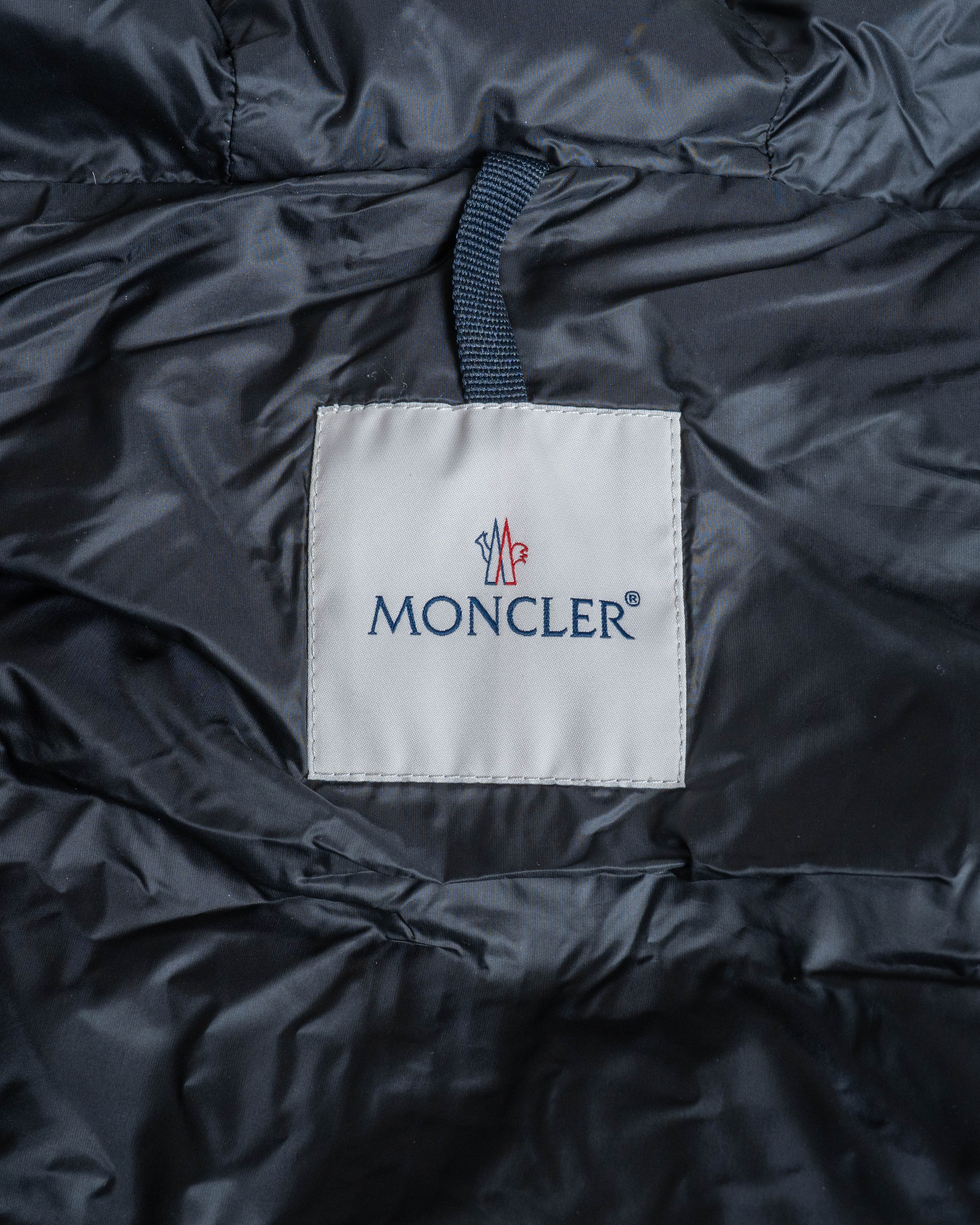 Moncler Steppjacke mit Kapuze · Schwarz