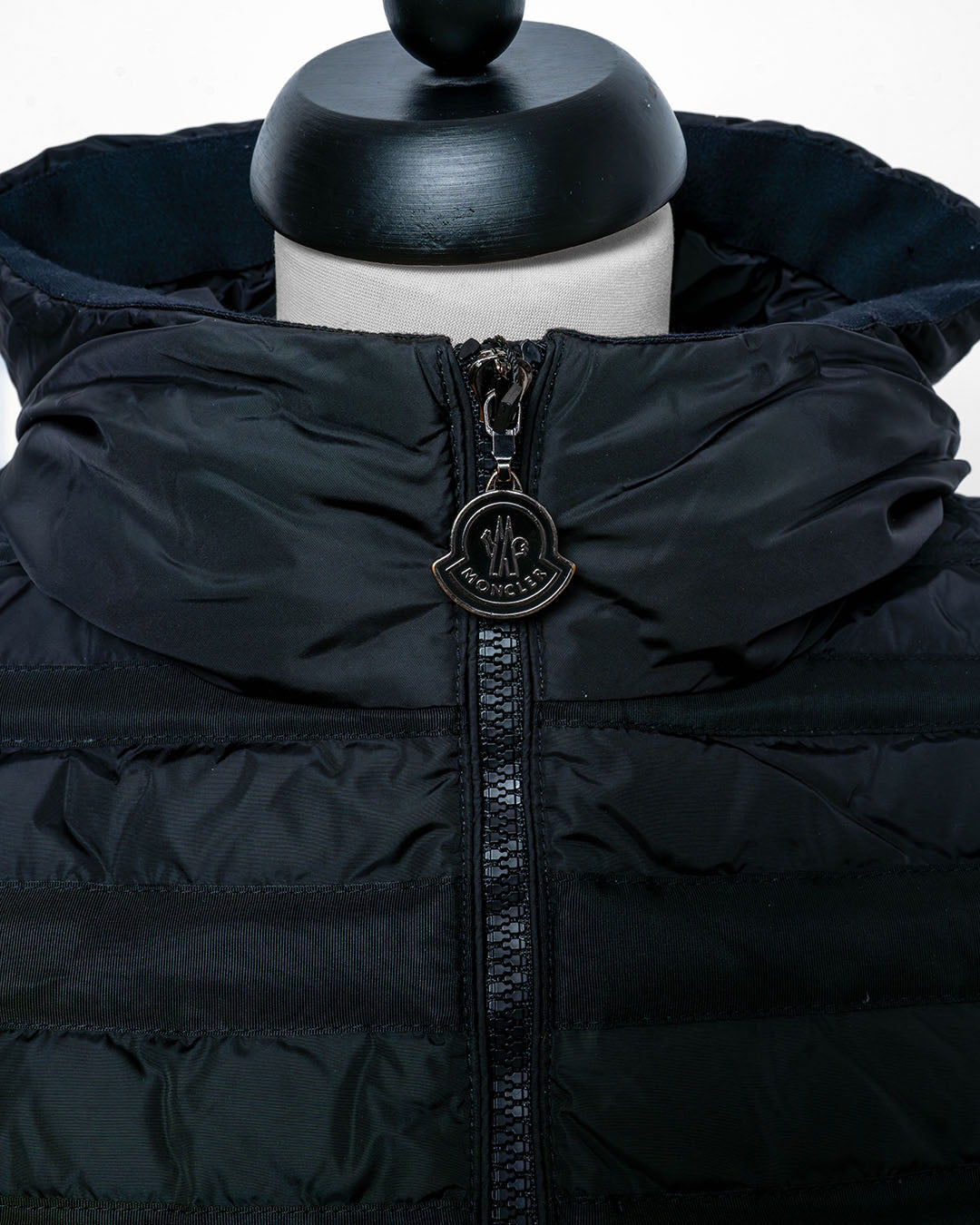 Moncler Steppweste mit Kapuze · Schwarz
