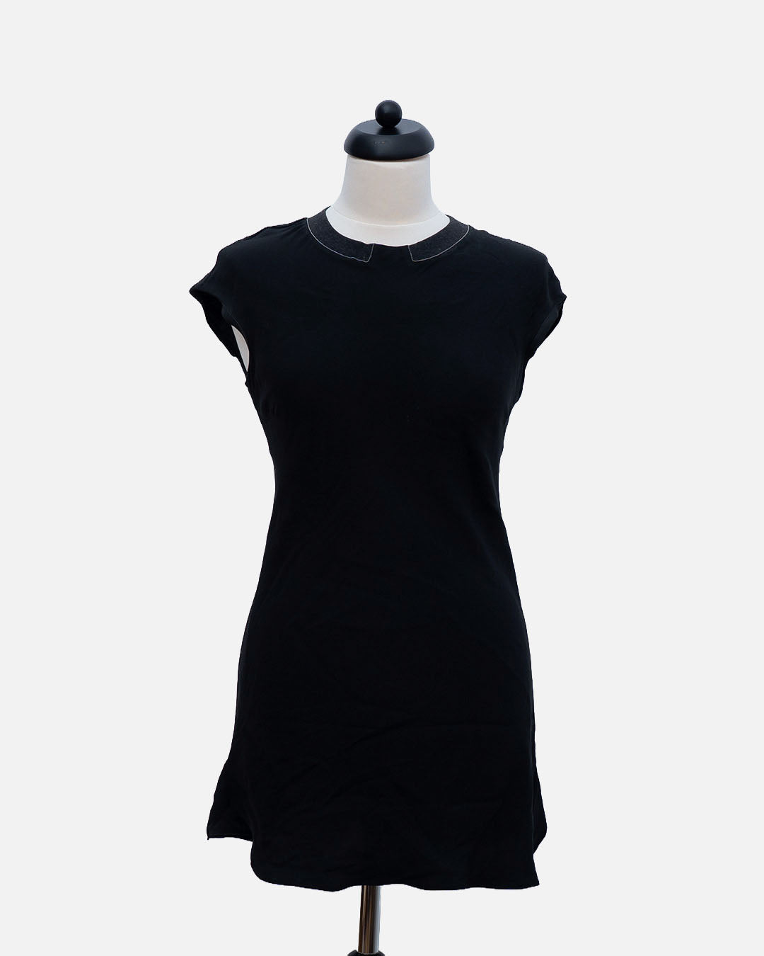Brunello Cucinelli Seiden T-Shirt mit grauem Kragen · Schwarz
