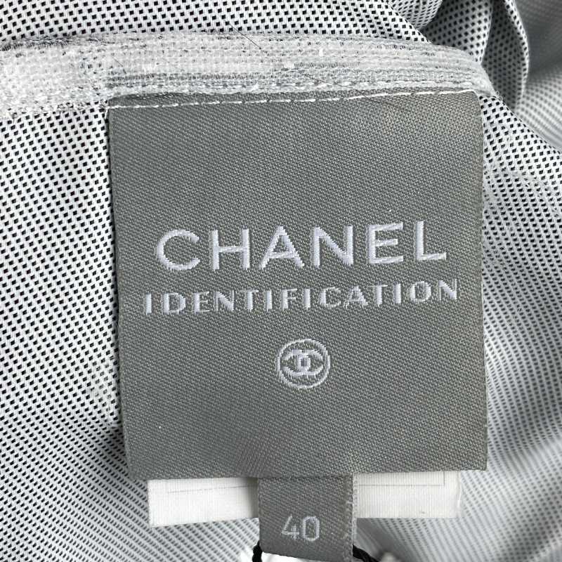 Chanel Windjacke mit Logopatch hinten Grau