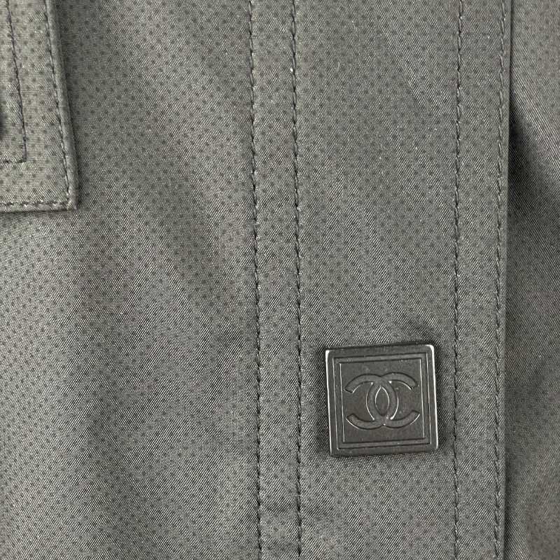 Chanel Windjacke mit taillierter Raffung Grau