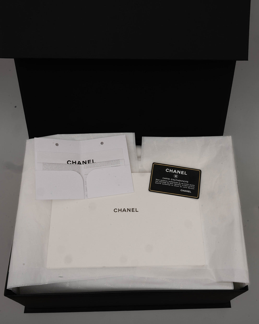 Chanel Medium Boy Bag Schwarz Wildleder