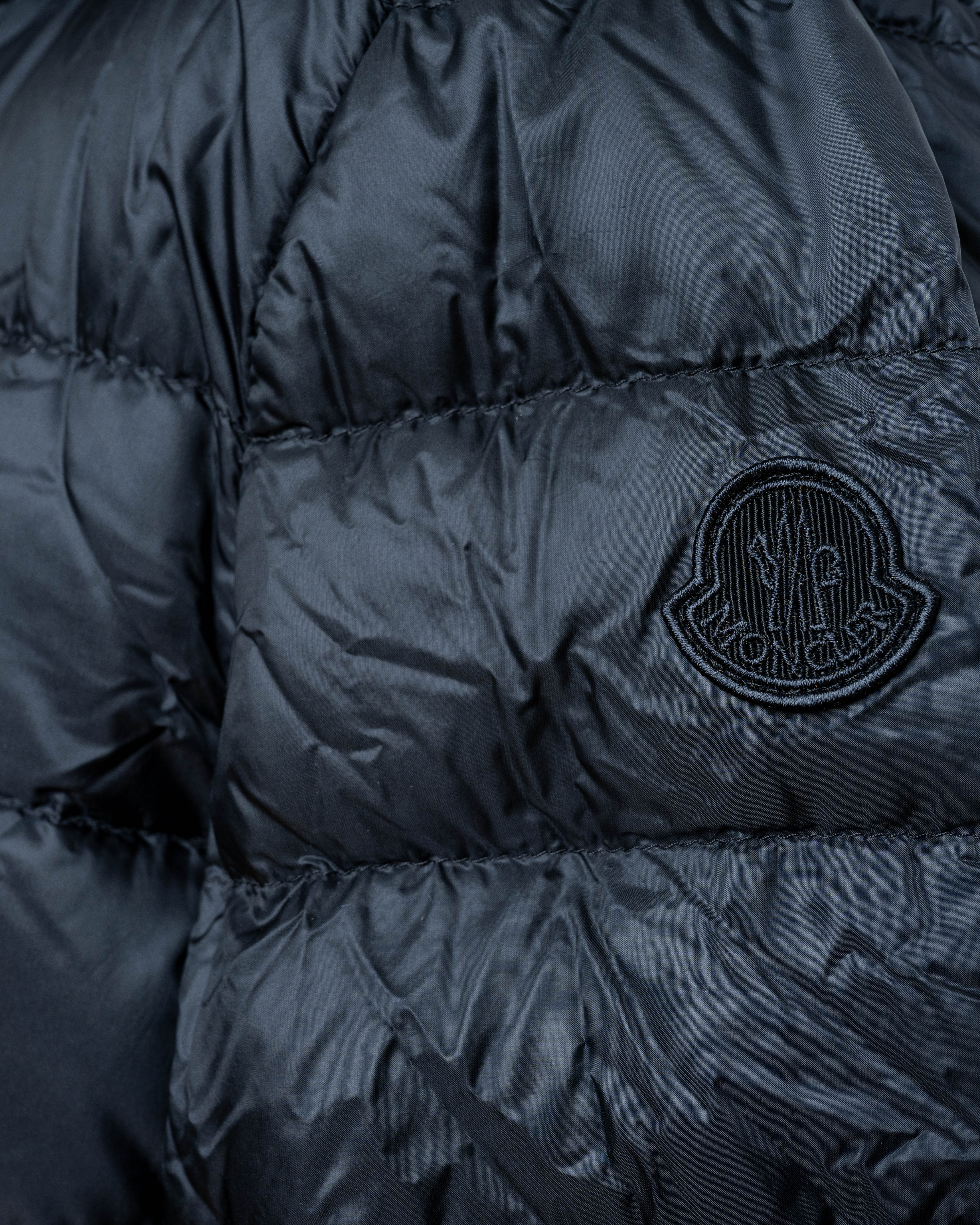 Moncler Steppjacke mit Kapuze · Schwarz