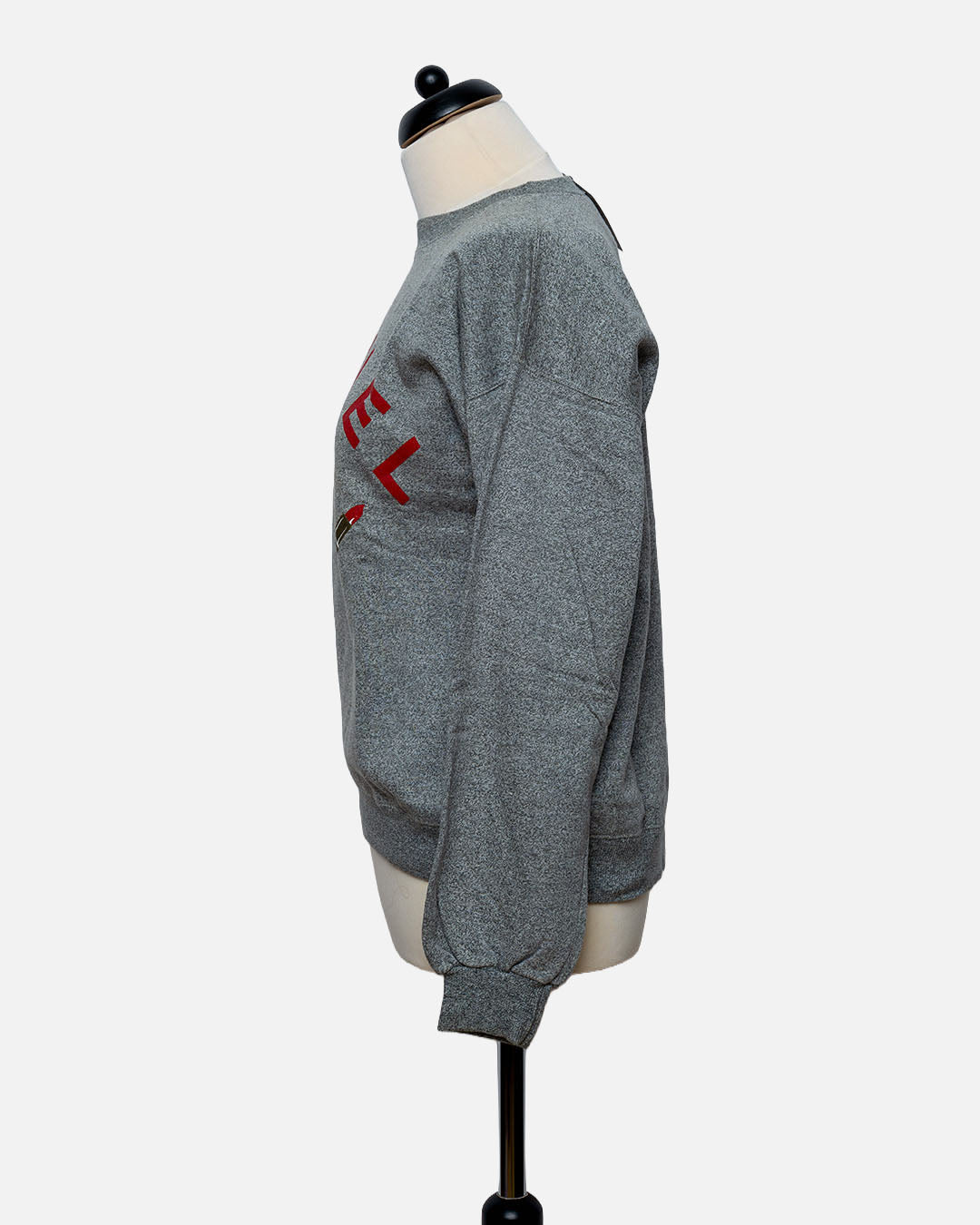 Chanel Pullover mit rotem Schriftzug · Grau meliert