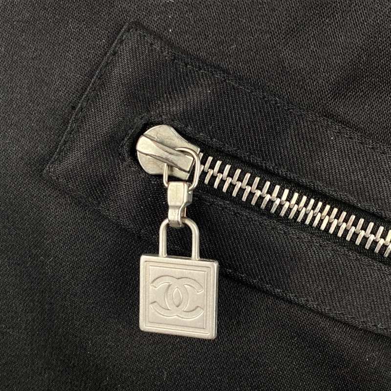 Chanel Jacke mir Reißverschlusstaschen Schwarz