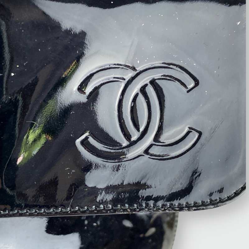 Chanel Stiefel Lackleder mit Umschlag Schwarz