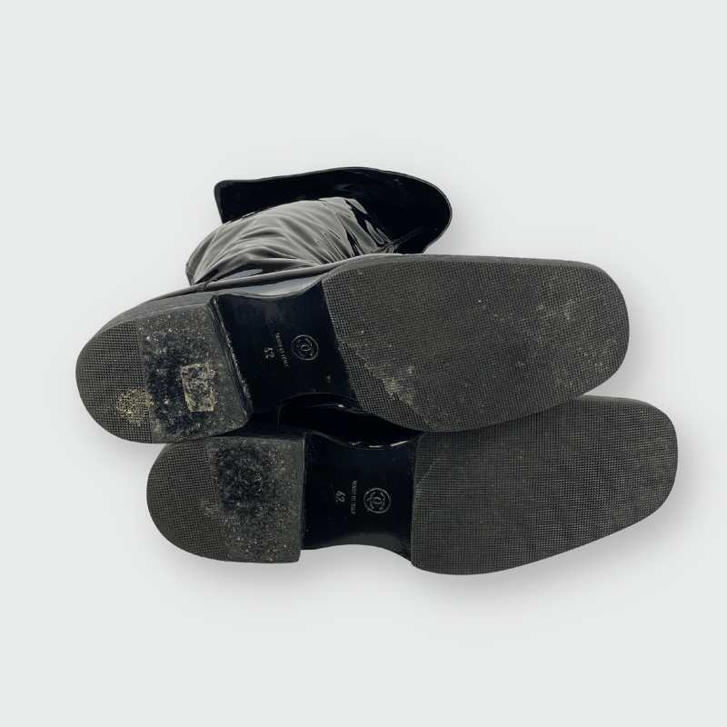 Chanel Stiefel Lackleder mit Umschlag Schwarz