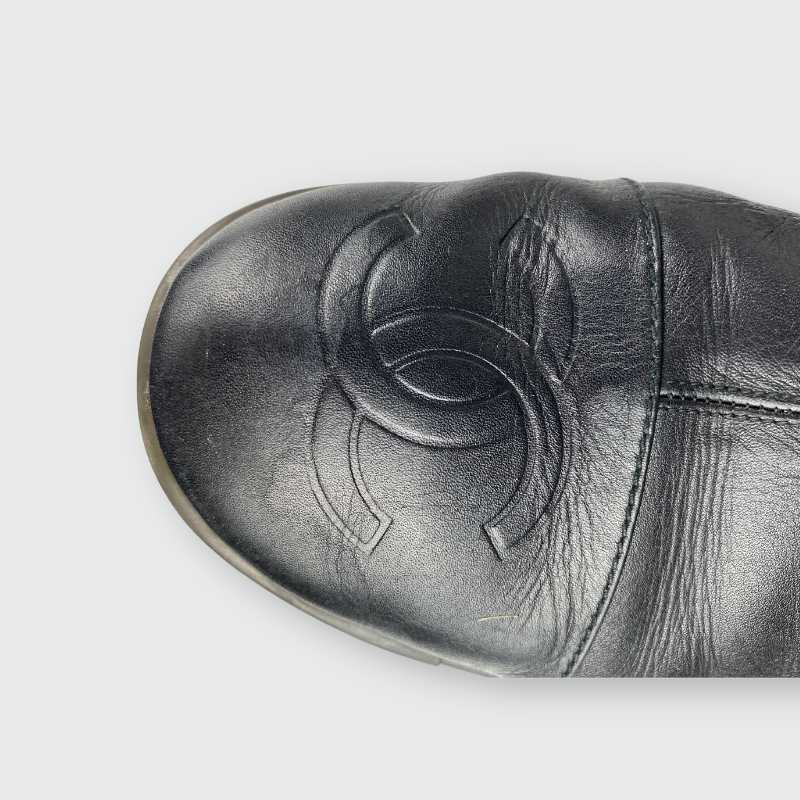 Chanel Stiefel mit Schnallendesign Schwarz