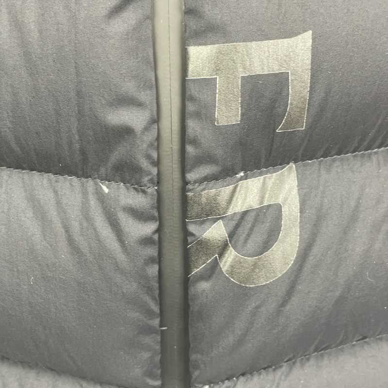 Moncler Steppjacke mit Logoprint · Schwarz