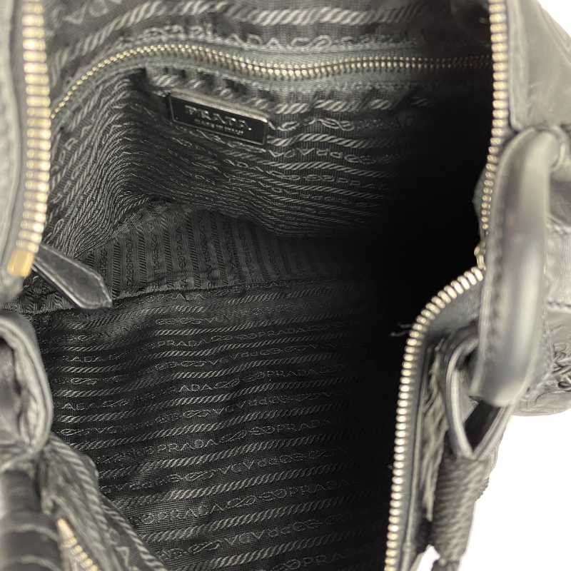 Prada Schultertasche Schwarz geprägt