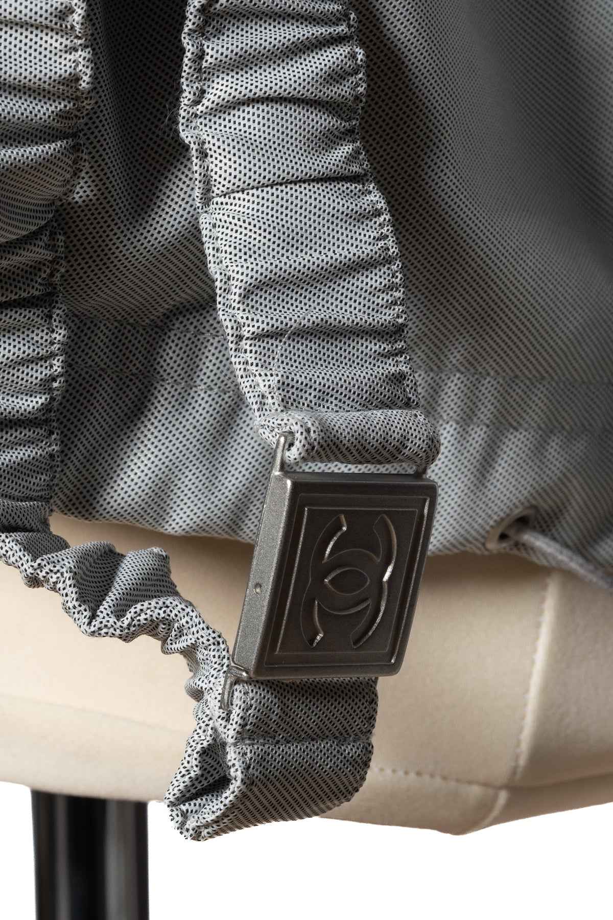 Chanel Windjacke mit Logopatch hinten Grau