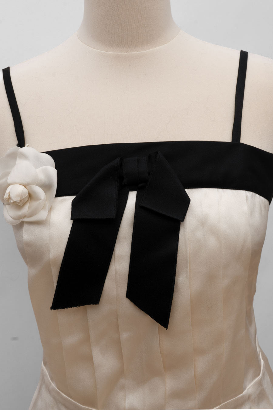 Chanel Seidentop Schwarz Weiß
