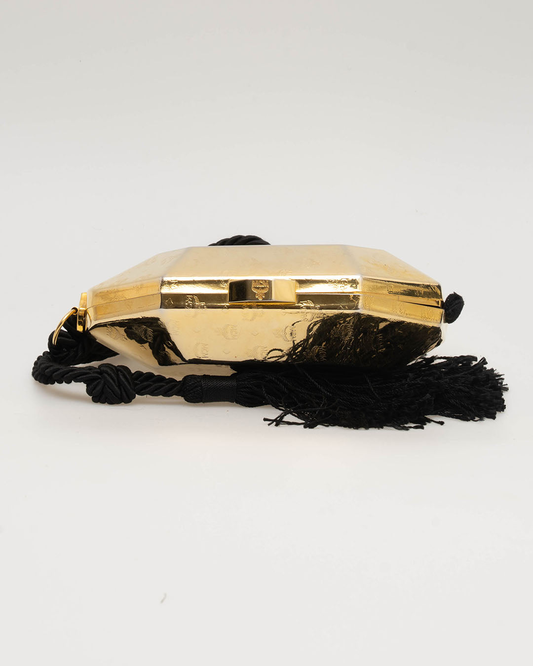 MCM Clutch aus Metall in Gold