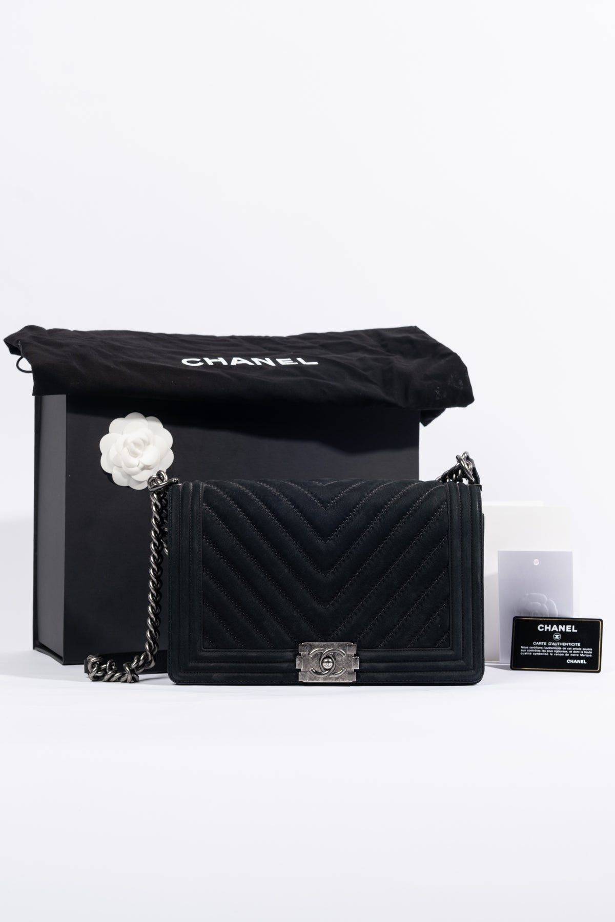 Chanel Medium Boy Bag Schwarz Wildleder
