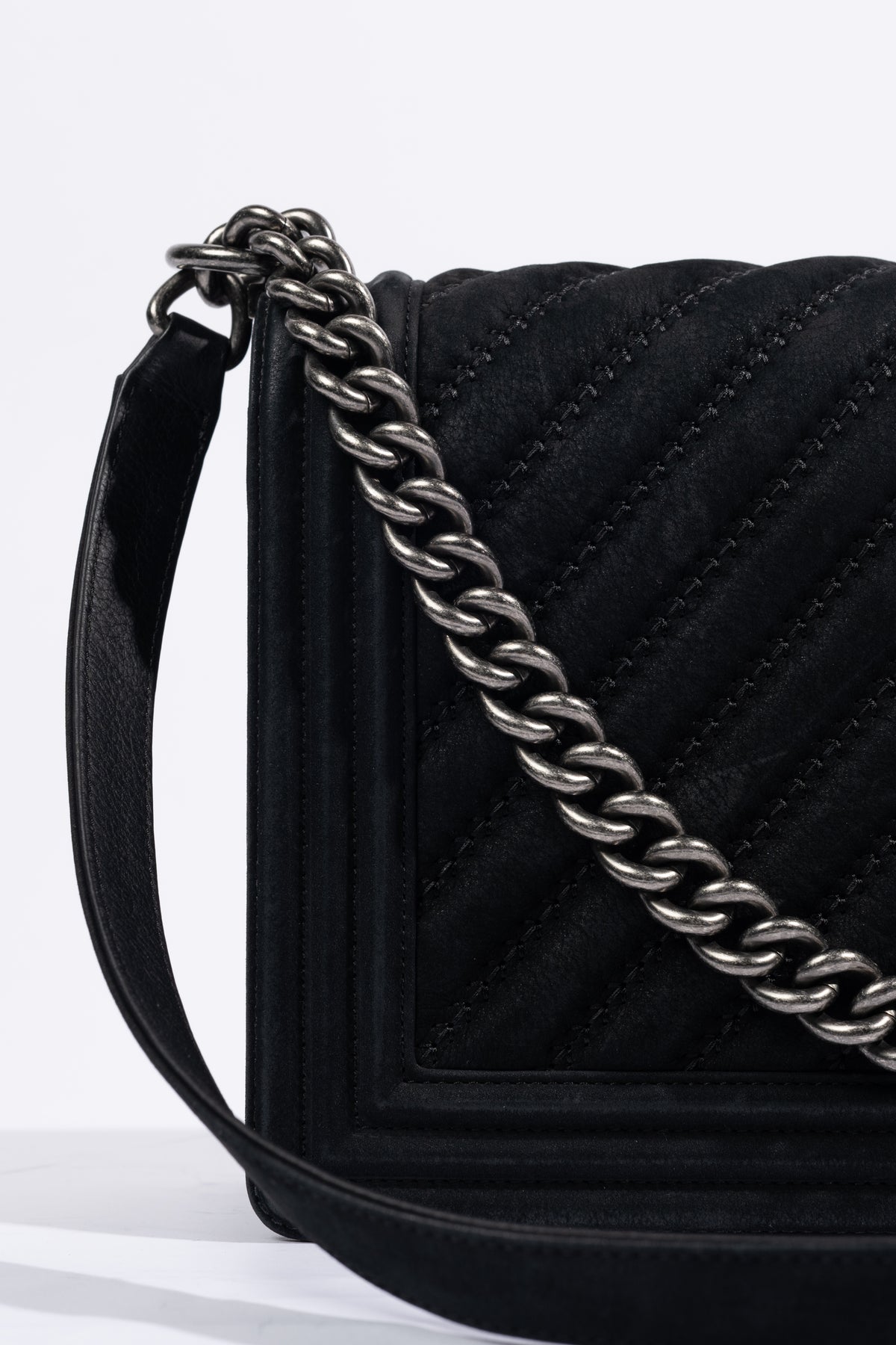 Chanel Medium Boy Bag Schwarz Wildleder